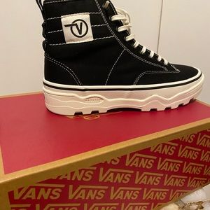 CANVAS SENTRY WC VANS
NEW